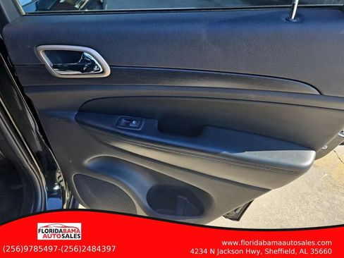 Used 2017 Jeep Grand Cherokee Laredo w/ Quick Order Package 2BE image 7