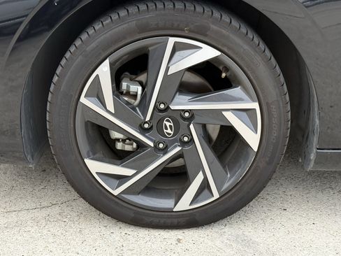 Used 2025 Hyundai Elantra SEL FWD image 13