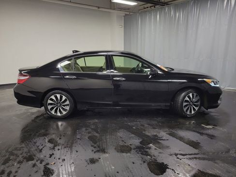Used 2017 Honda Accord EX-L image 9