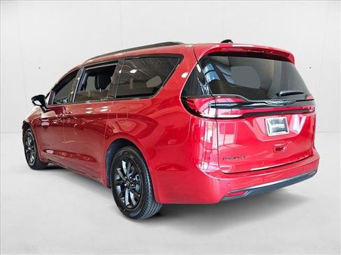 New 2025 Chrysler Pacifica Select w/ Fav Edition Package image 9
