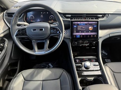 New 2025 Jeep Grand Cherokee Overland AWD/4WD image 16