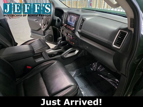 Used 2024 Nissan Frontier SL w/ Technology Package image 19
