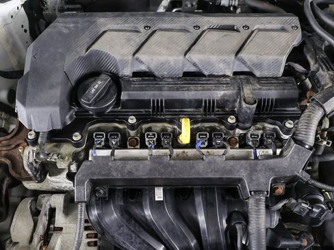 Used 2020 Hyundai Venue SE image 14