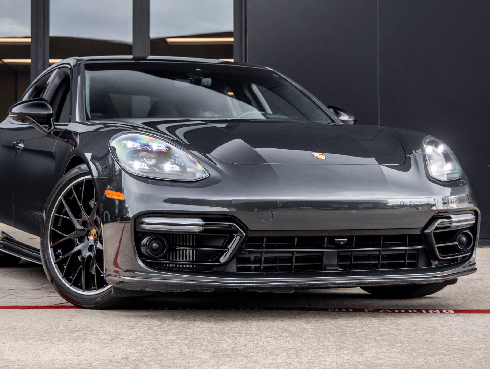 Used 2020 Porsche Panamera GTS AWD/4WD image 9
