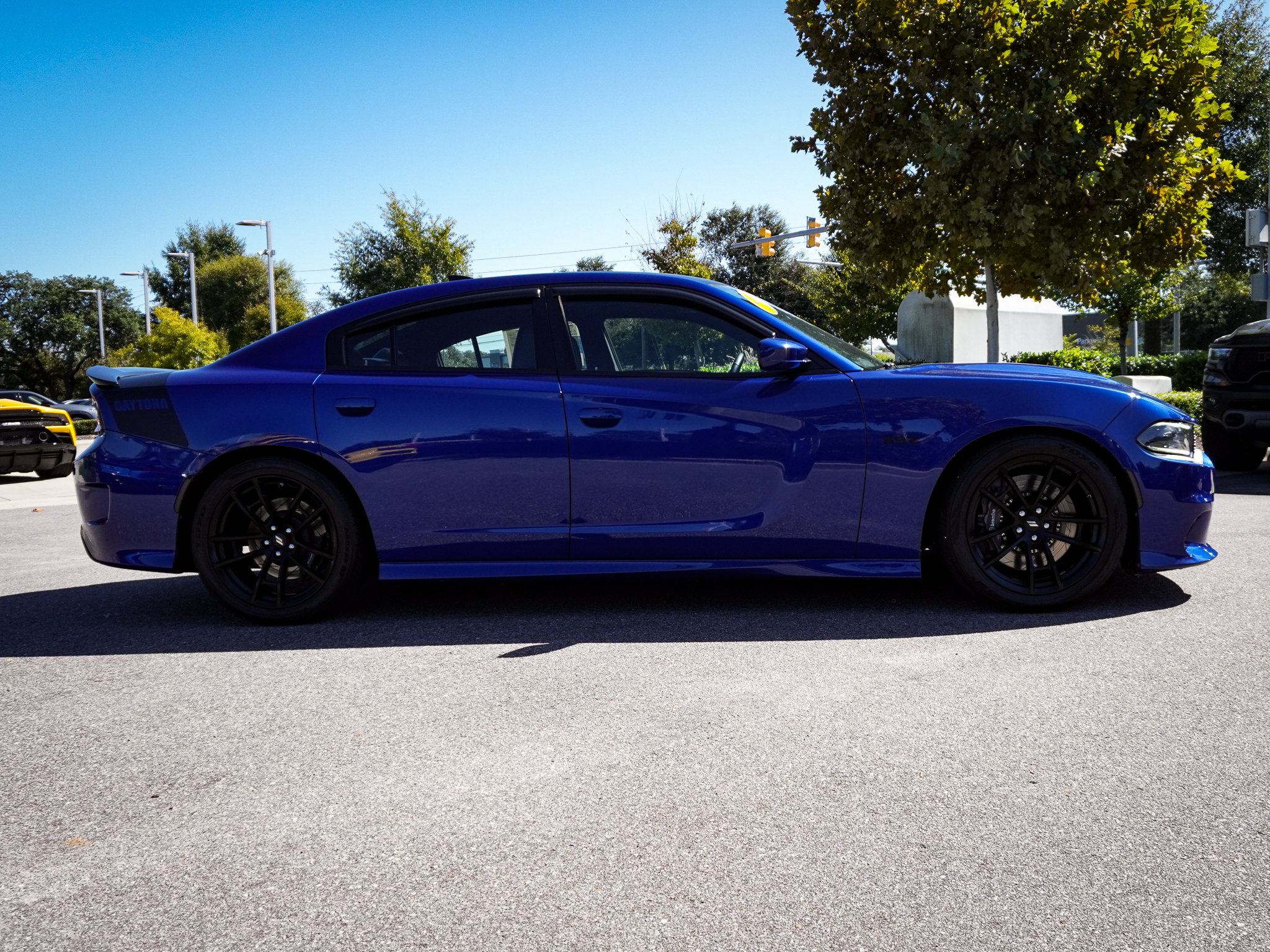 Used 2018 Dodge Charger R/T RWD image 11