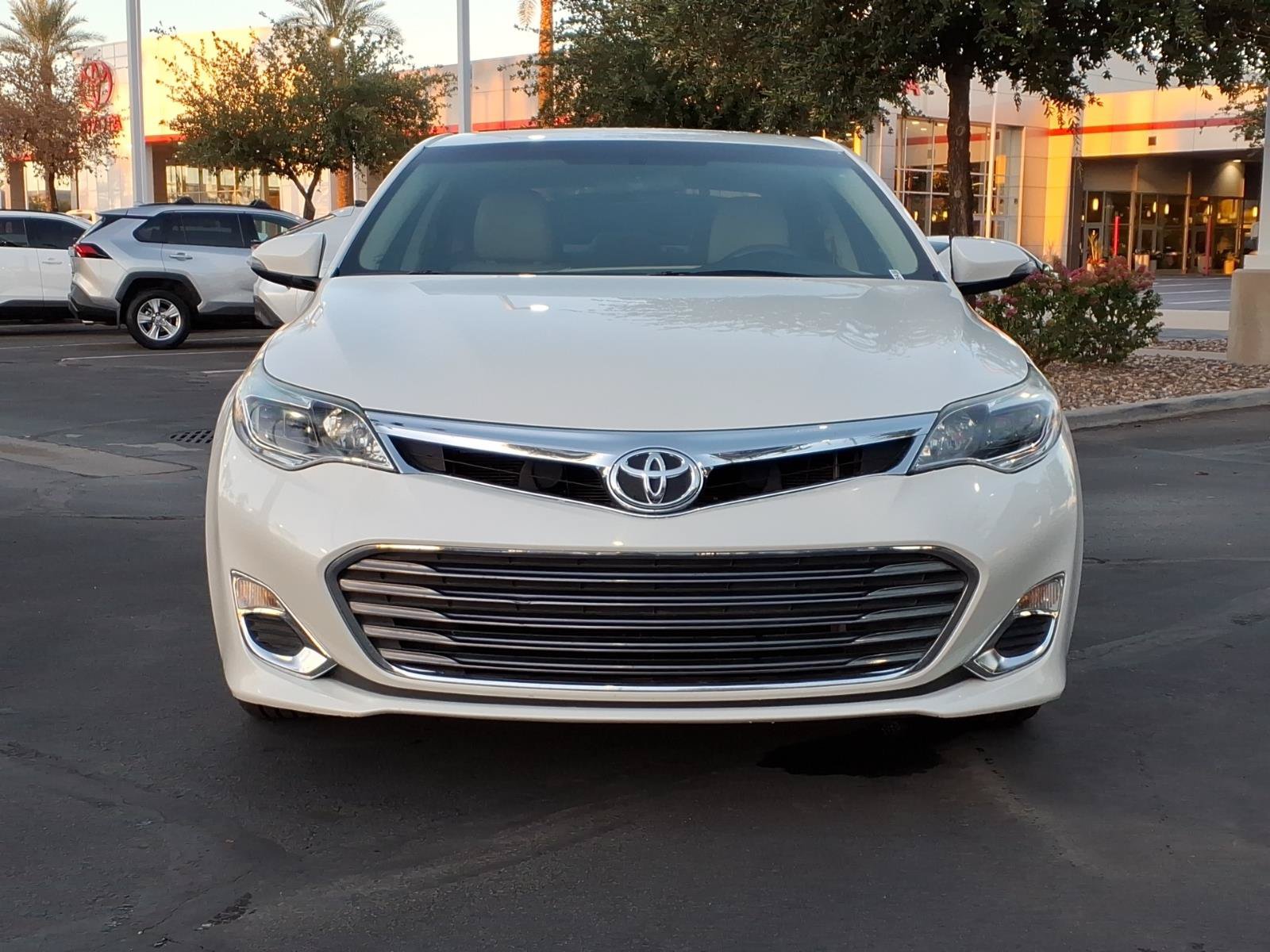 Used 2013 Toyota Avalon XLE FWD image 2