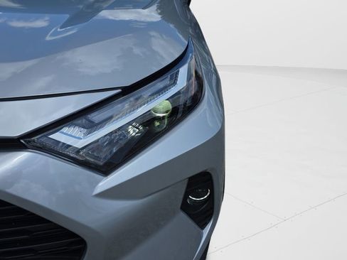 Used 2025 Toyota RAV4 LE image 9