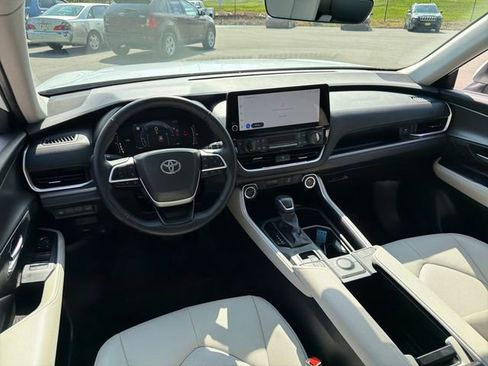 Used 2025 Toyota Grand Highlander AWD Hybrid image 29