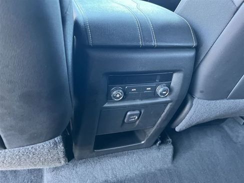 Used 2023 Chevrolet Traverse LT image 24