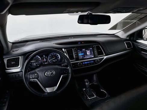 Used 2015 Toyota Highlander XLE AWD/4WD image 23
