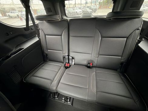 Used 2024 GMC Yukon XL SLT w/ SLT Premium Package image 33