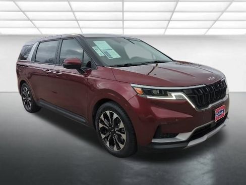 Used 2024 Kia Carnival EX image 1