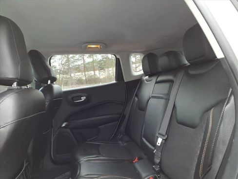 Used 2018 Jeep Compass Latitude w/ Popular Equipment Group image 8