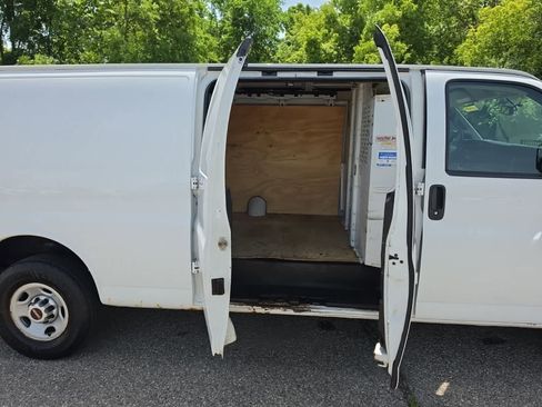 Used 2017 GMC Savana 3500 Extended RWD image 27