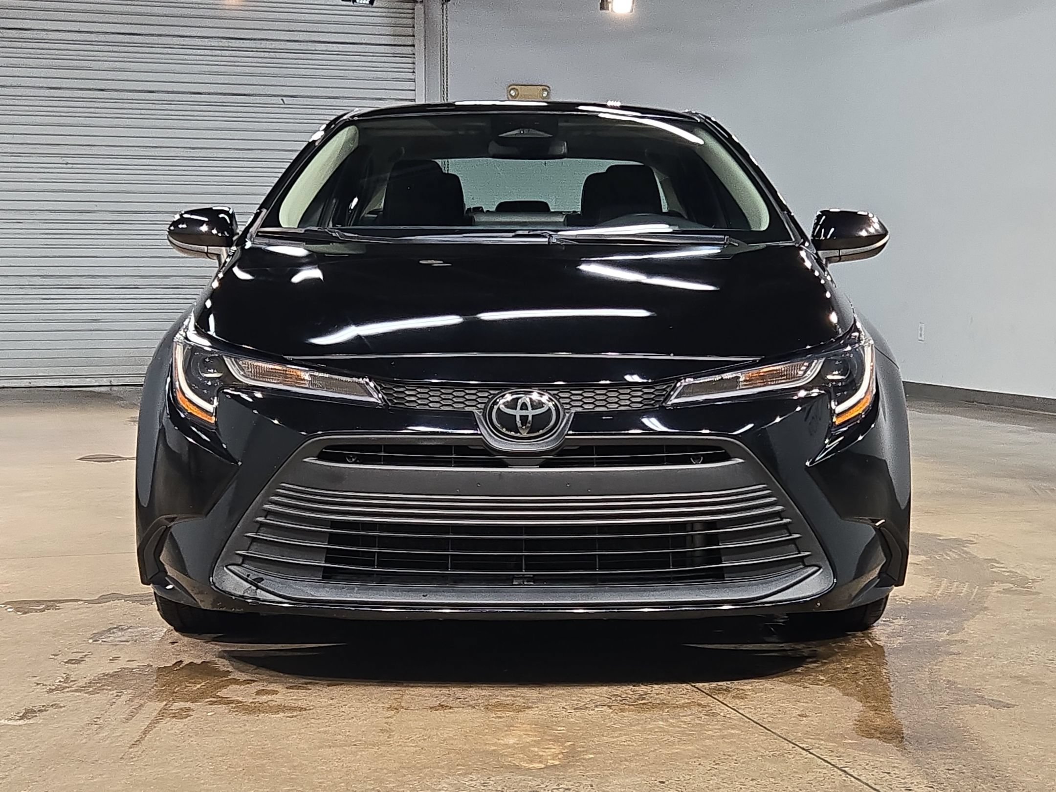 Used 2024 Toyota Corolla LE FWD image 2