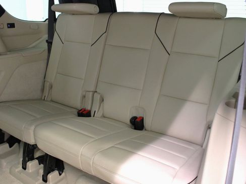 Used 2022 Cadillac Escalade Premium Luxury w/ Performance Package RWD image 42