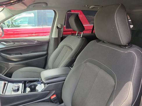 Used 2023 Jeep Grand Cherokee Laredo AWD/4WD image 10