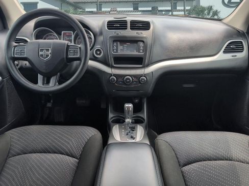 Used 2019 Dodge Journey SE FWD image 25