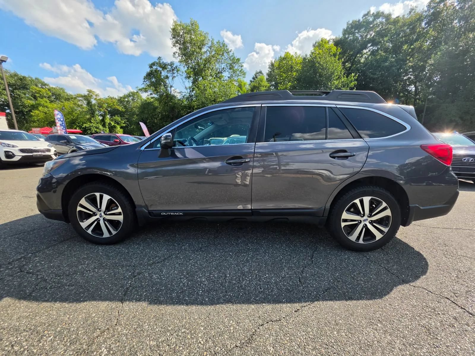 Used 2018 Subaru Outback 2.5i Limited AWD/4WD image 2