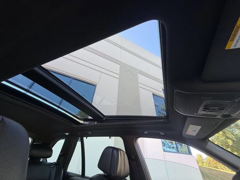 Used 2011 BMW X5 M image 16