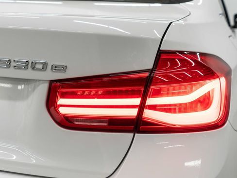 Used 2017 BMW 330e image 52