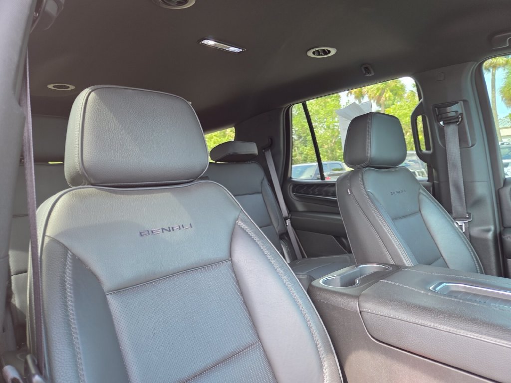 Used 2022 GMC Yukon Denali AWD/4WD image 16