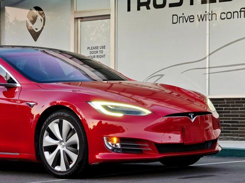 Used 2020 Tesla Model S Long Range Plus AWD/4WD image 14