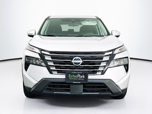 Used 2025 Nissan Rogue SV AWD/4WD image 2