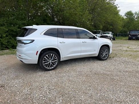 Used 2025 Buick Enclave Avenir w/ Super Cruise Package AWD/4WD image 5
