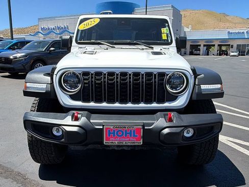 Used 2025 Jeep Wrangler Unlimited Rubicon AWD/4WD image 8