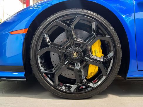 Used 2023 Lamborghini Huracan Tecnica image 12