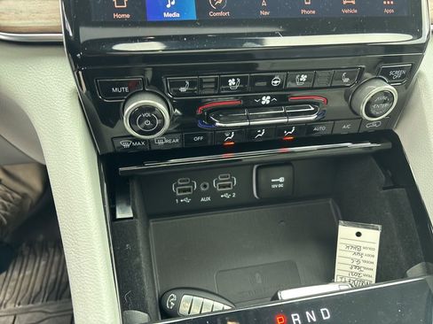 Used 2021 Jeep Grand Cherokee L Summit w/ Luxury Tech Group V image 14