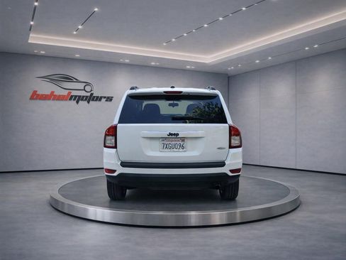 Used 2017 Jeep Compass Latitude FWD image 10