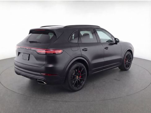Certified 2023 Porsche Cayenne image 4