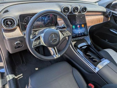 Used 2025 Mercedes-Benz GLC 350e 4MATIC image 10