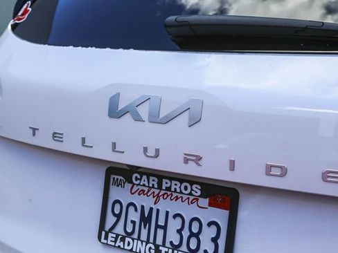 Used 2023 Kia Telluride EX w/ EX Captain's Chair Package image 12