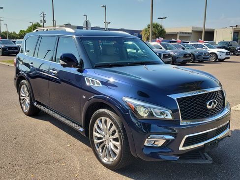 Used 2017 INFINITI QX80 2WD w/ Driver Assistance Package image 2