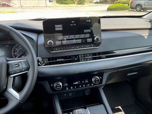 Used 2023 Mitsubishi Outlander SE image 6