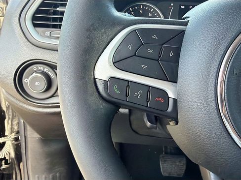 Used 2019 Jeep Renegade Latitude image 30