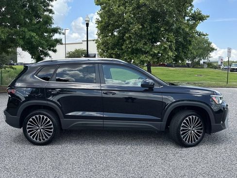 Used 2025 Volkswagen Taos SE FWD image 30