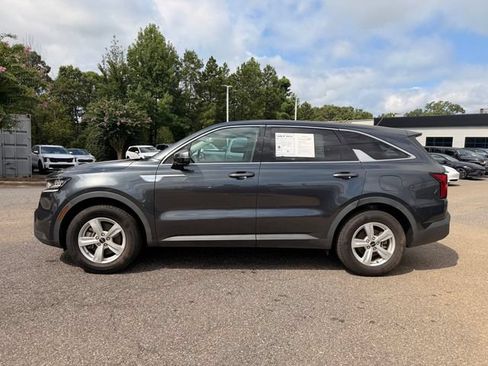 Certified 2023 Kia Sorento LX FWD image 2