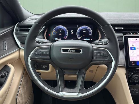 New 2025 Jeep Grand Cherokee Limited image 26