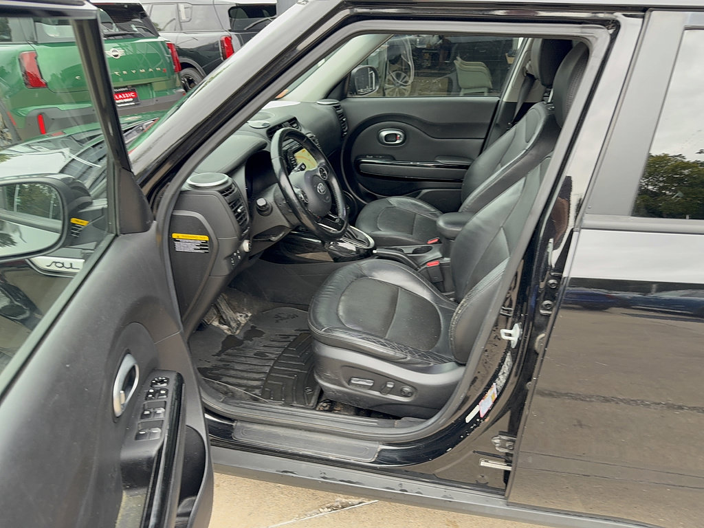 Used 2016 Kia Soul ! w/ Premium Package FWD image 5