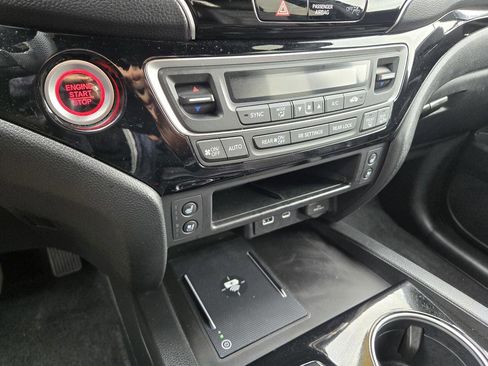 Used 2025 Honda Ridgeline Black Edition image 11