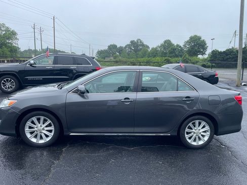 Used 2012 Toyota Camry XLE w/ Leather Pkg FWD image 3