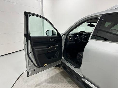 Used 2022 Nissan Pathfinder Platinum w/ Cargo Package AWD/4WD image 23