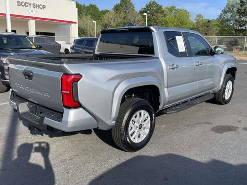 Used 2025 Toyota Tacoma SR5 AWD/4WD image 8