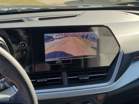 New 2026 Chevrolet Trax RS w/ Sunroof Package image 27