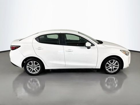 Used 2017 Toyota Yaris iA FWD image 8