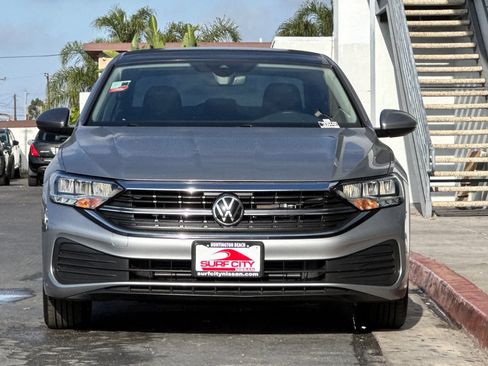 Used 2024 Volkswagen Jetta SE FWD image 6